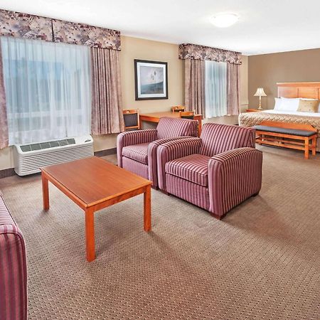 Super 8 By Wyndham Edmonton South Hotel Екстериор снимка