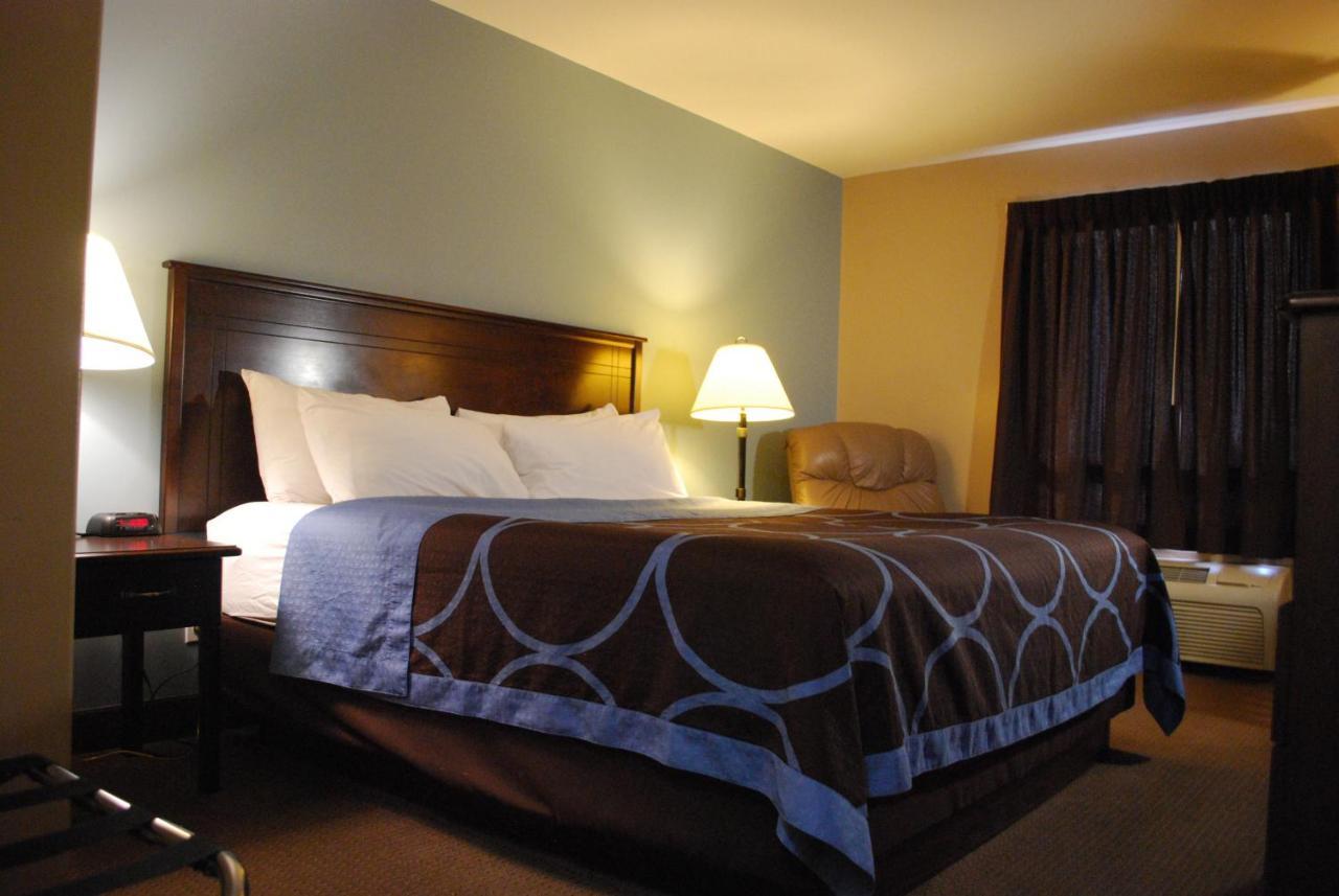 Super 8 By Wyndham Edmonton South Hotel Екстериор снимка