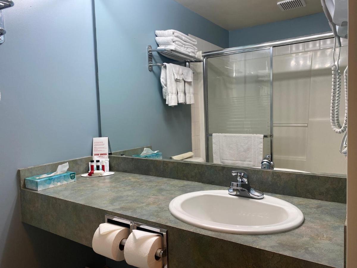 Super 8 By Wyndham Edmonton South Hotel Екстериор снимка