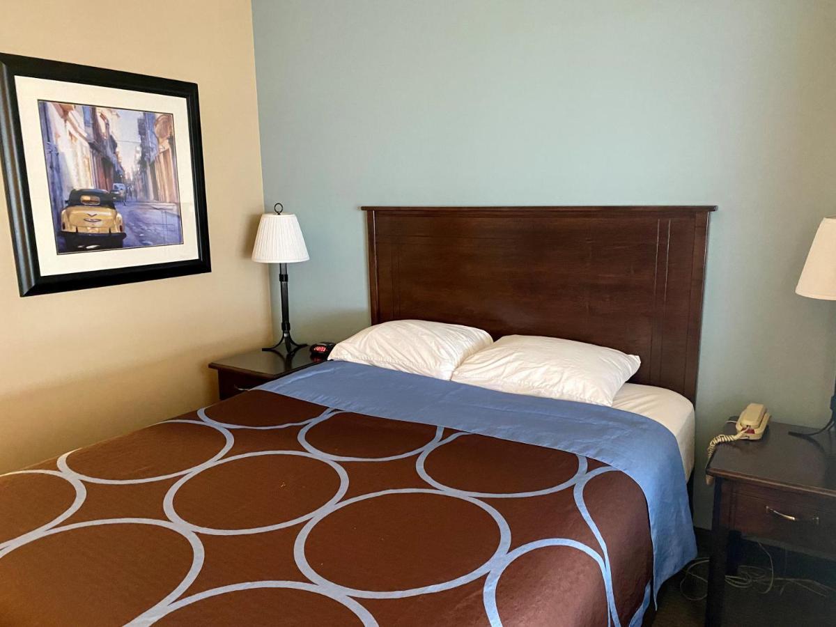 Super 8 By Wyndham Edmonton South Hotel Екстериор снимка