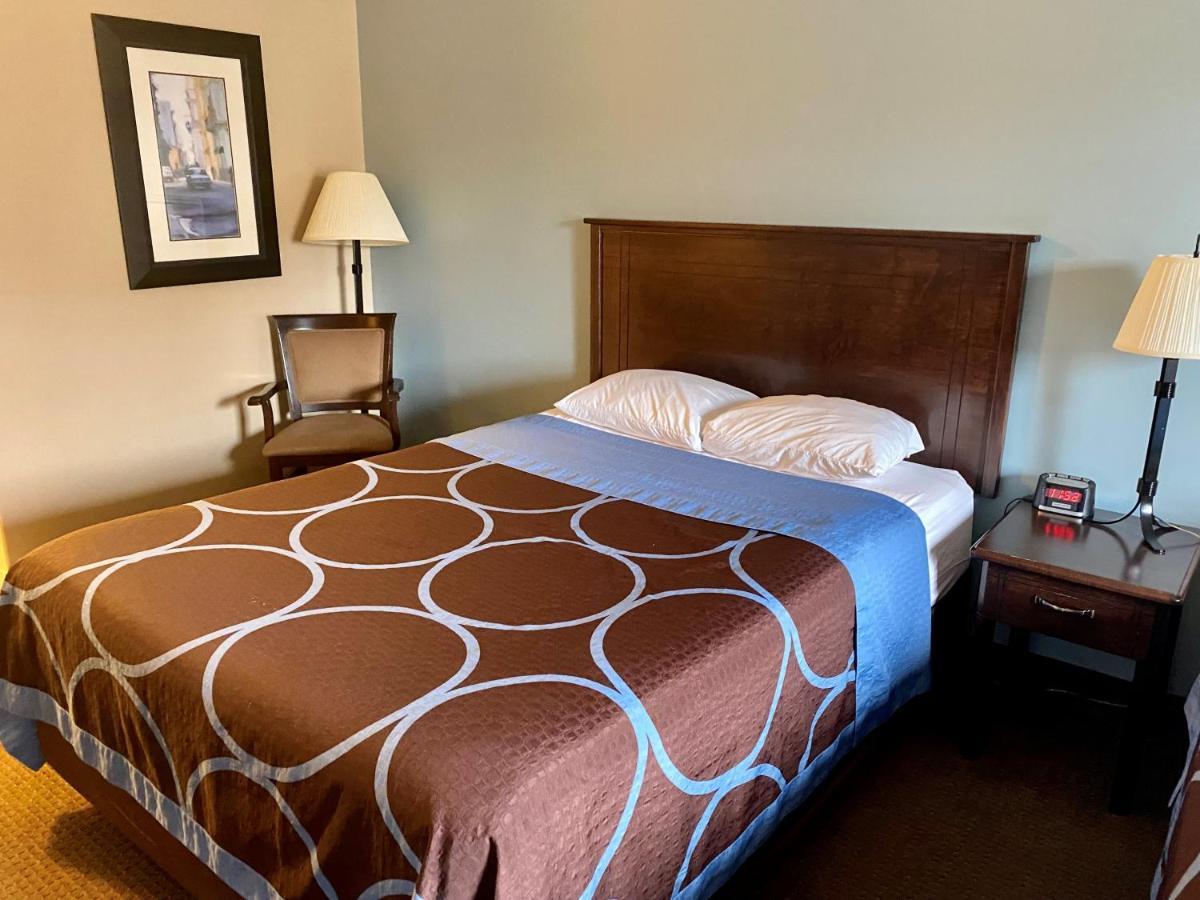 Super 8 By Wyndham Edmonton South Hotel Екстериор снимка