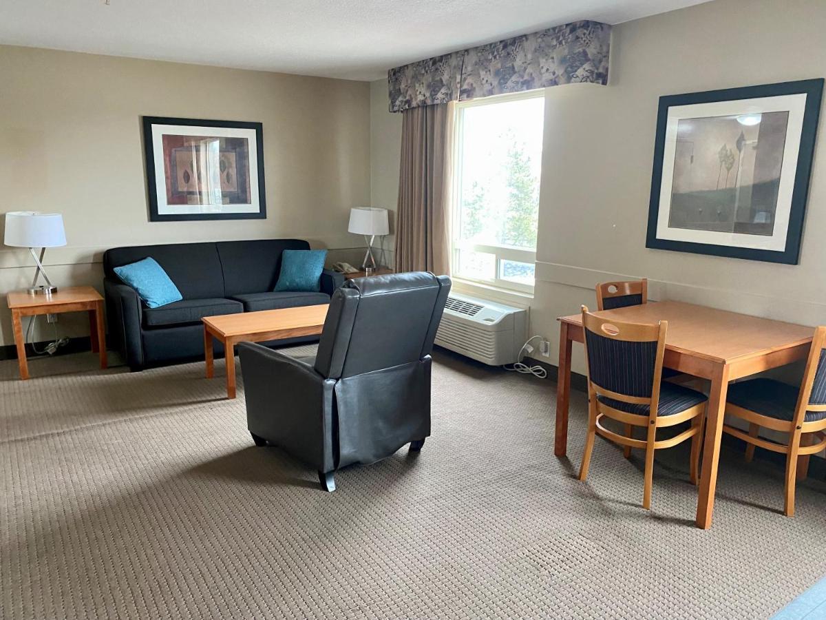 Super 8 By Wyndham Edmonton South Hotel Екстериор снимка
