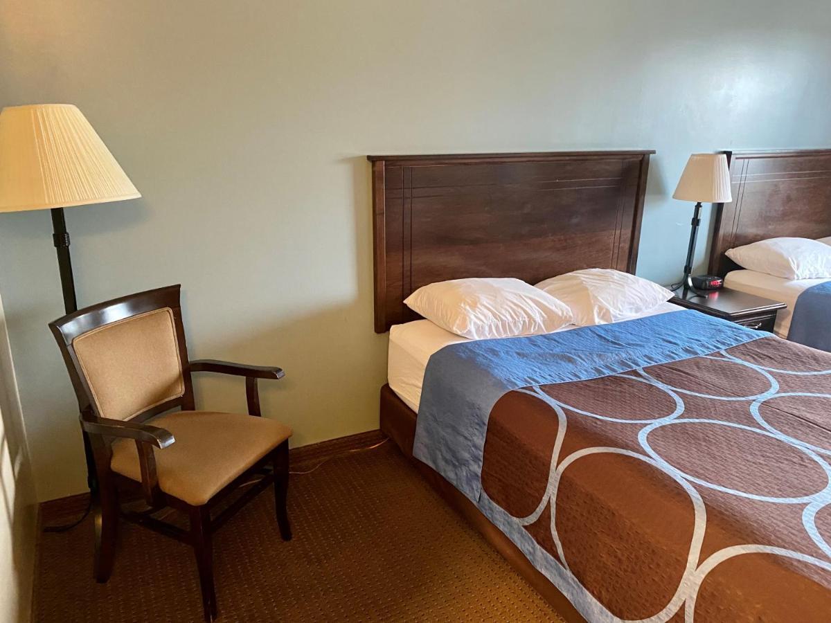 Super 8 By Wyndham Edmonton South Hotel Екстериор снимка
