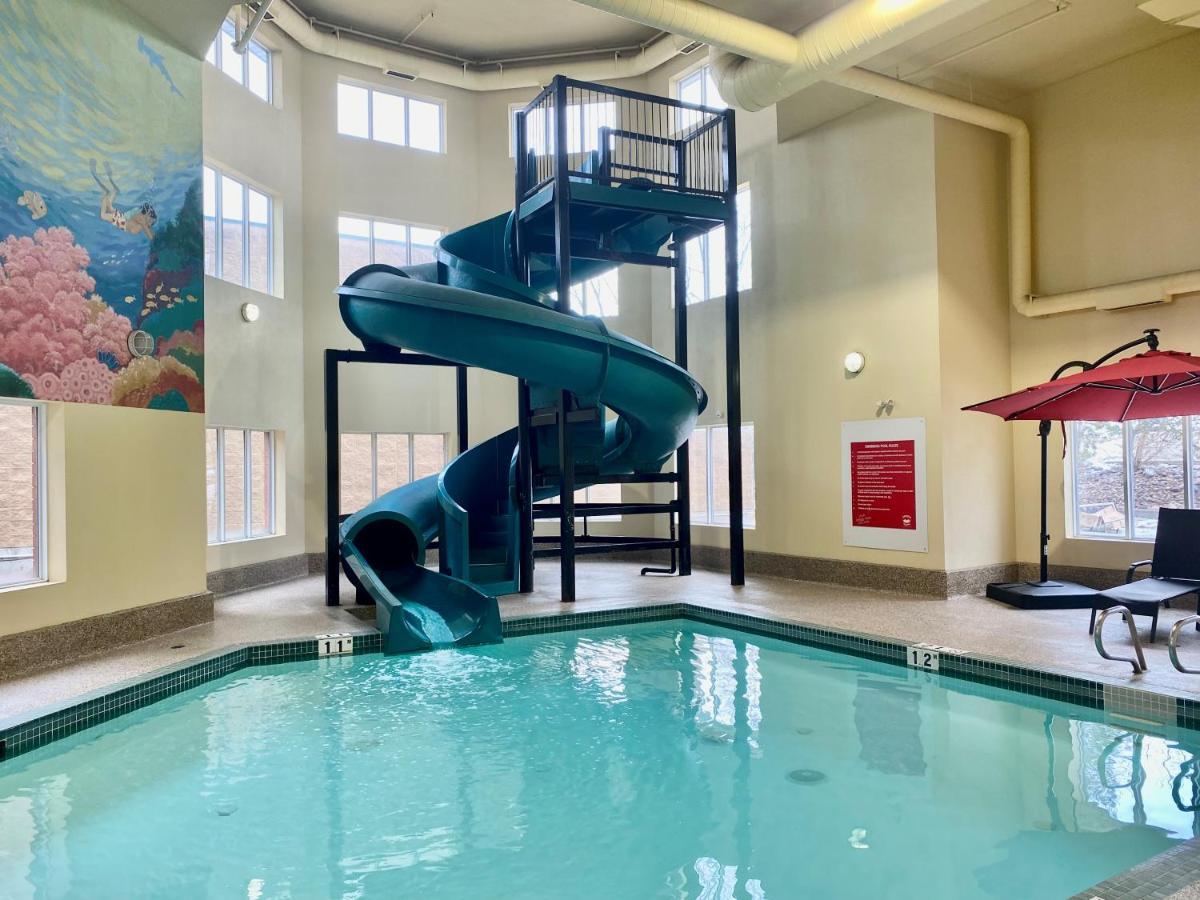 Super 8 By Wyndham Edmonton South Hotel Екстериор снимка