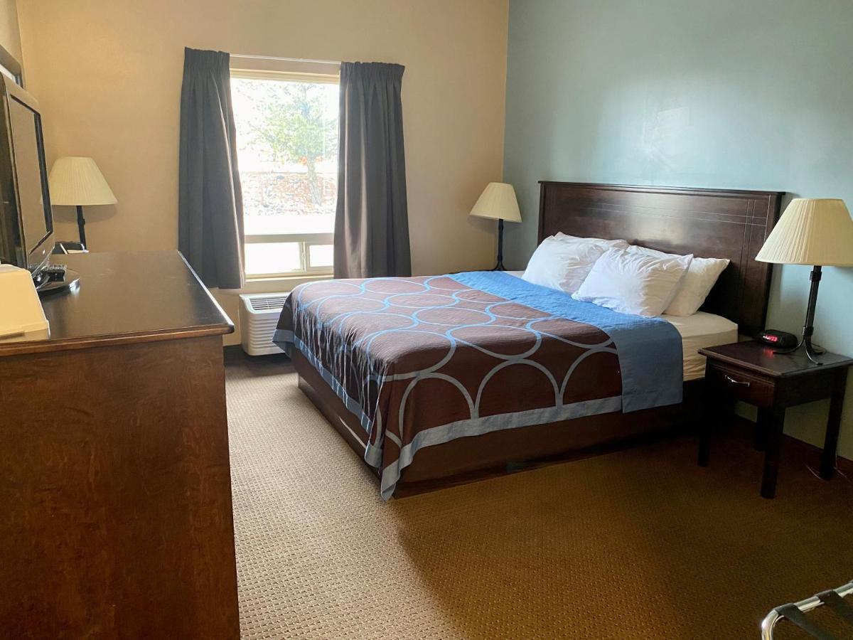 Super 8 By Wyndham Edmonton South Hotel Екстериор снимка