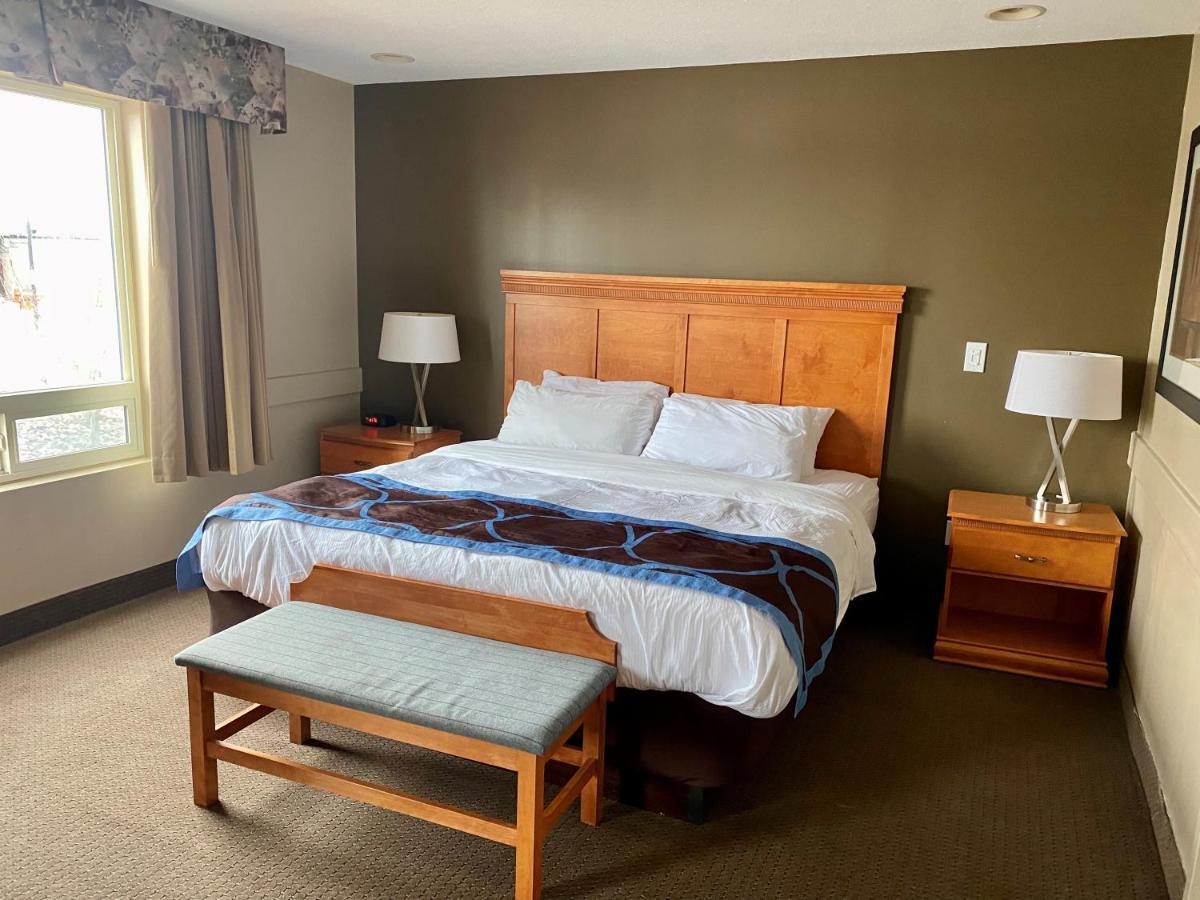 Super 8 By Wyndham Edmonton South Hotel Екстериор снимка