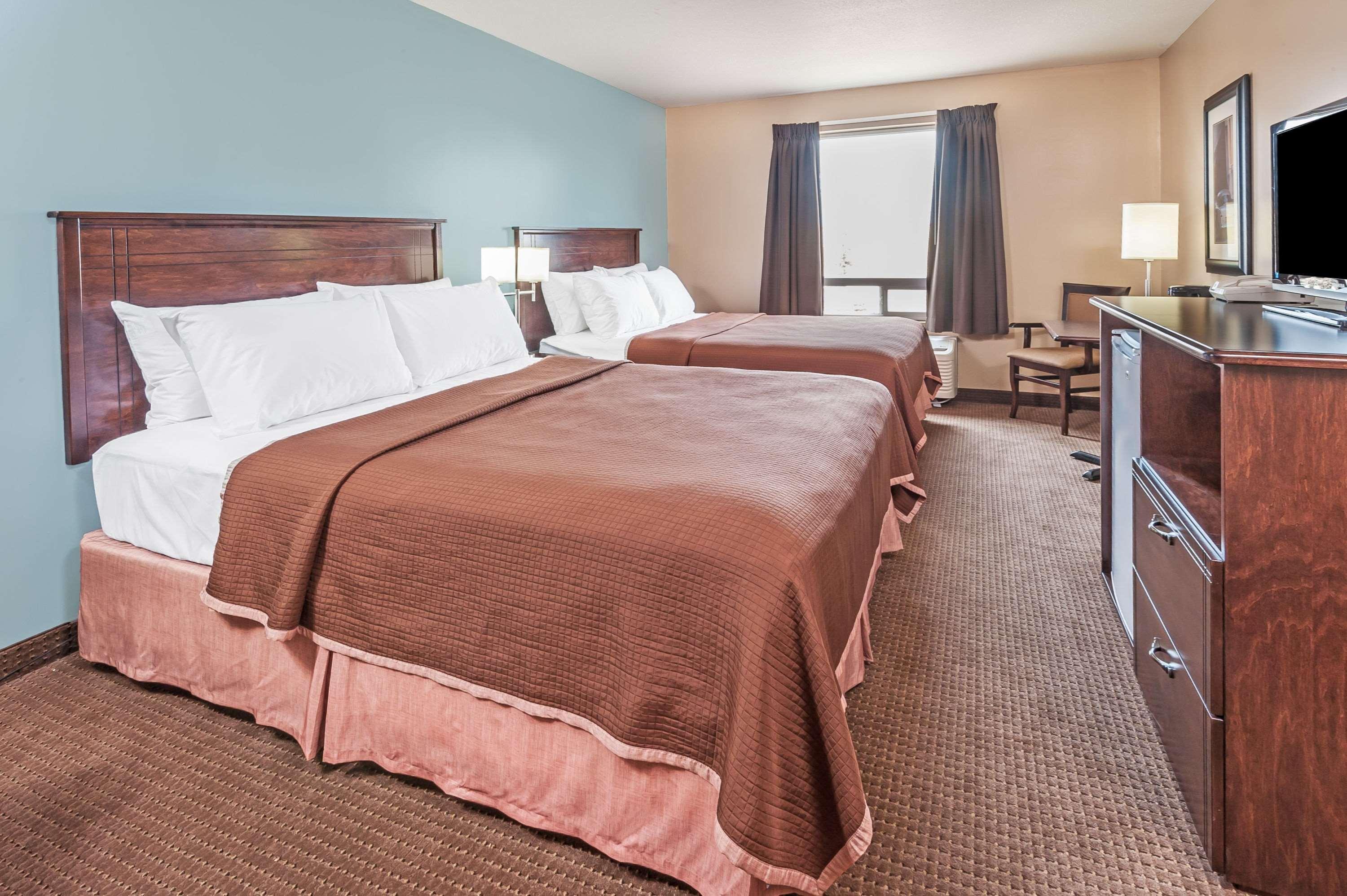 Super 8 By Wyndham Edmonton South Hotel Екстериор снимка