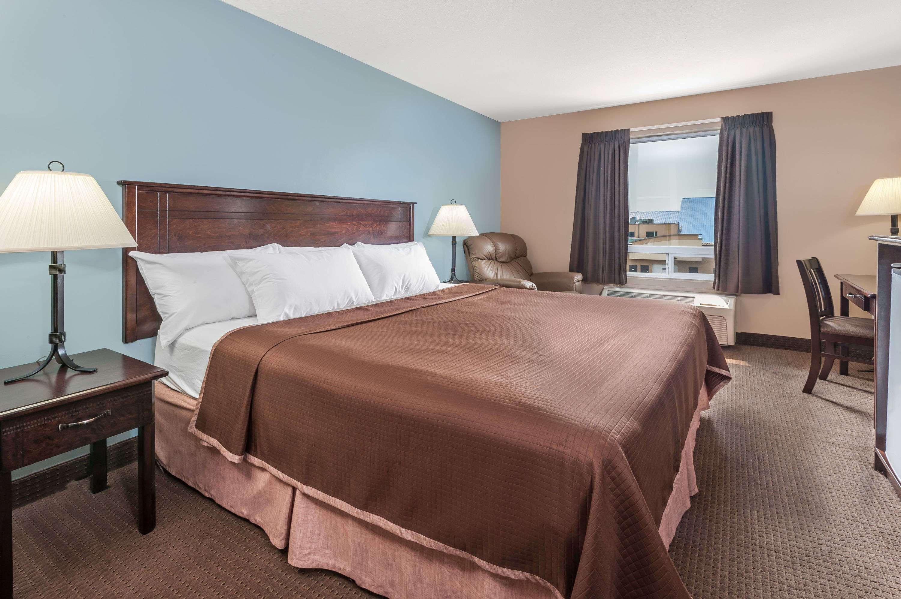Super 8 By Wyndham Edmonton South Hotel Екстериор снимка