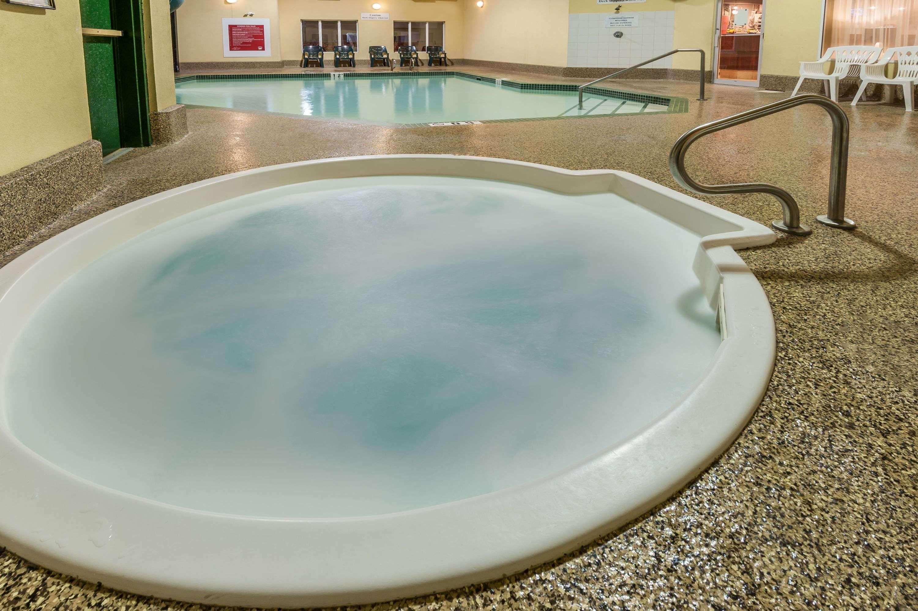 Super 8 By Wyndham Edmonton South Hotel Екстериор снимка