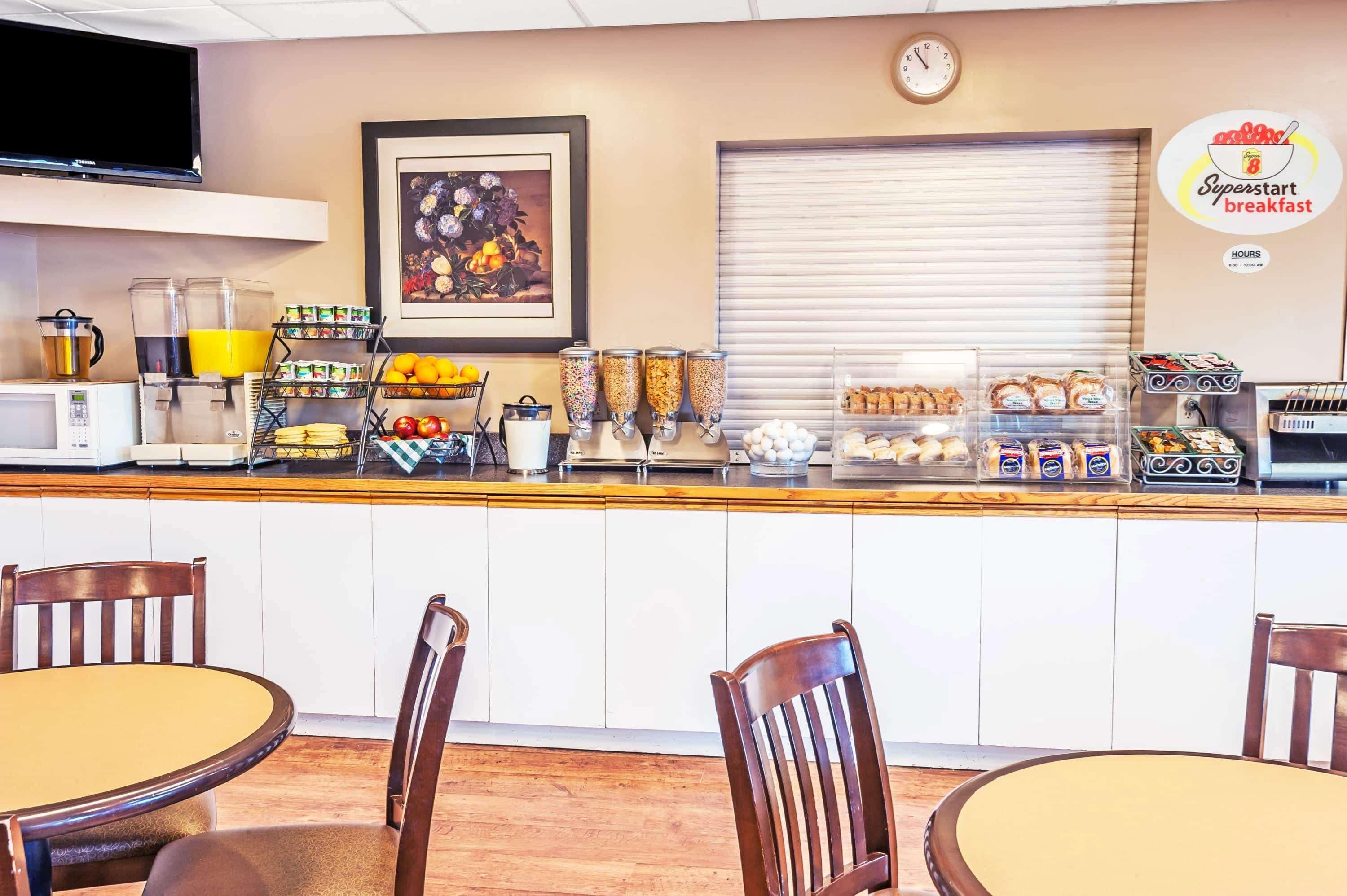 Super 8 By Wyndham Edmonton South Hotel Екстериор снимка