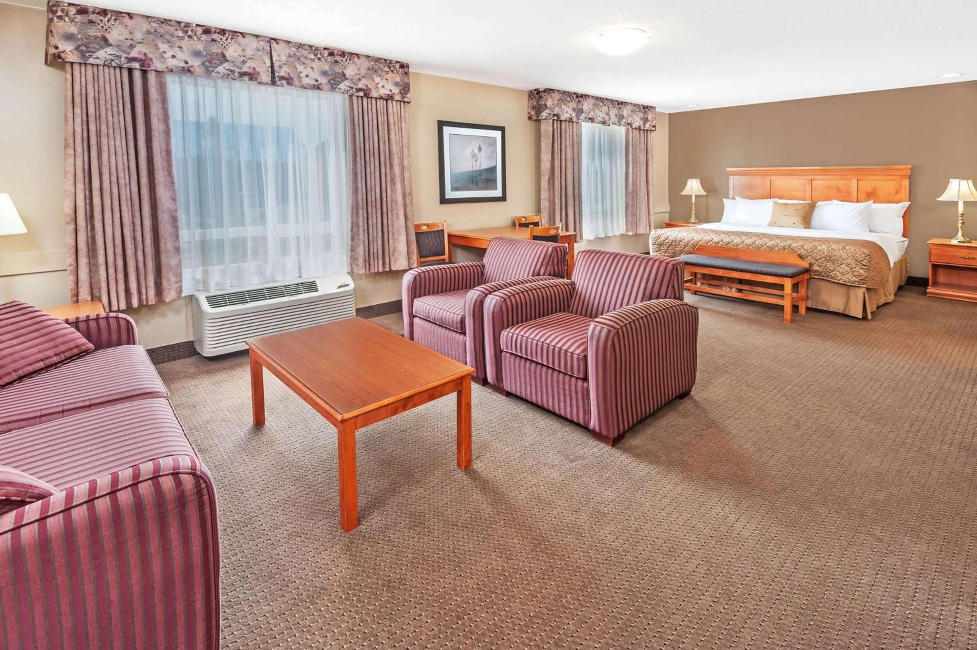 Super 8 By Wyndham Edmonton South Hotel Екстериор снимка