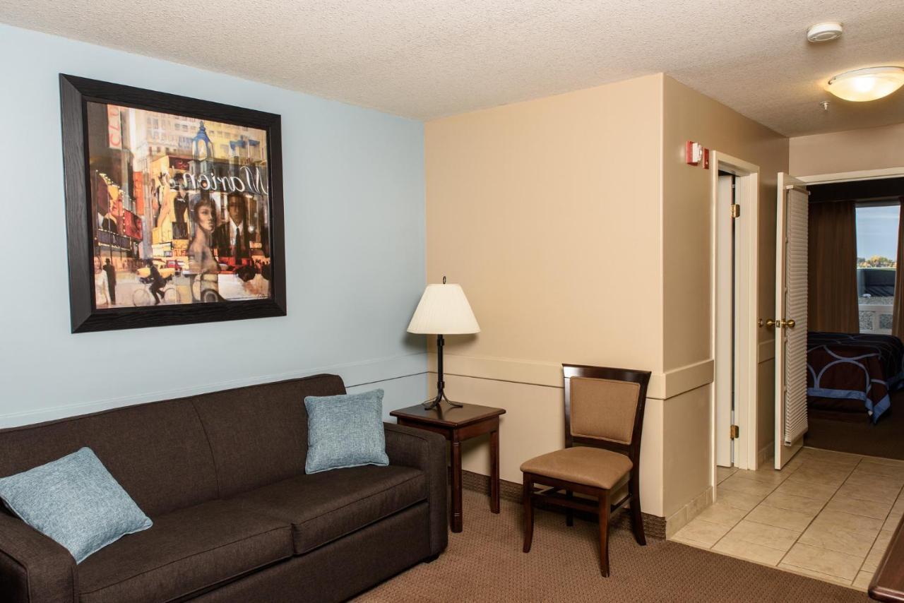 Super 8 By Wyndham Edmonton South Hotel Екстериор снимка